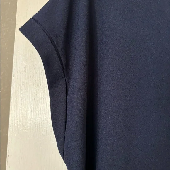 89th & Madison NWT Soft Knit Navy Top With Cuffed Short Sleeves - Picture 5 of 7